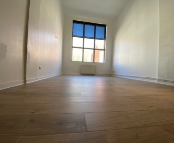 Location Loft 4 pièces Tourcoing (59200) - PROCHE GARE DE TOURCOING