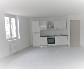 Location Appartement 4 pièces Cérans-Foulletourte (72330) - Centre ville